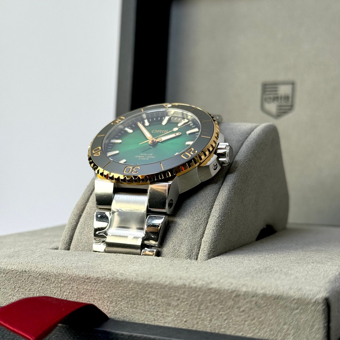 Oris Aquis Date 01 400 7769 6357-07 8 22 09PEB (2023) - Green dial 42 mm Gold/Steel case (7/8)