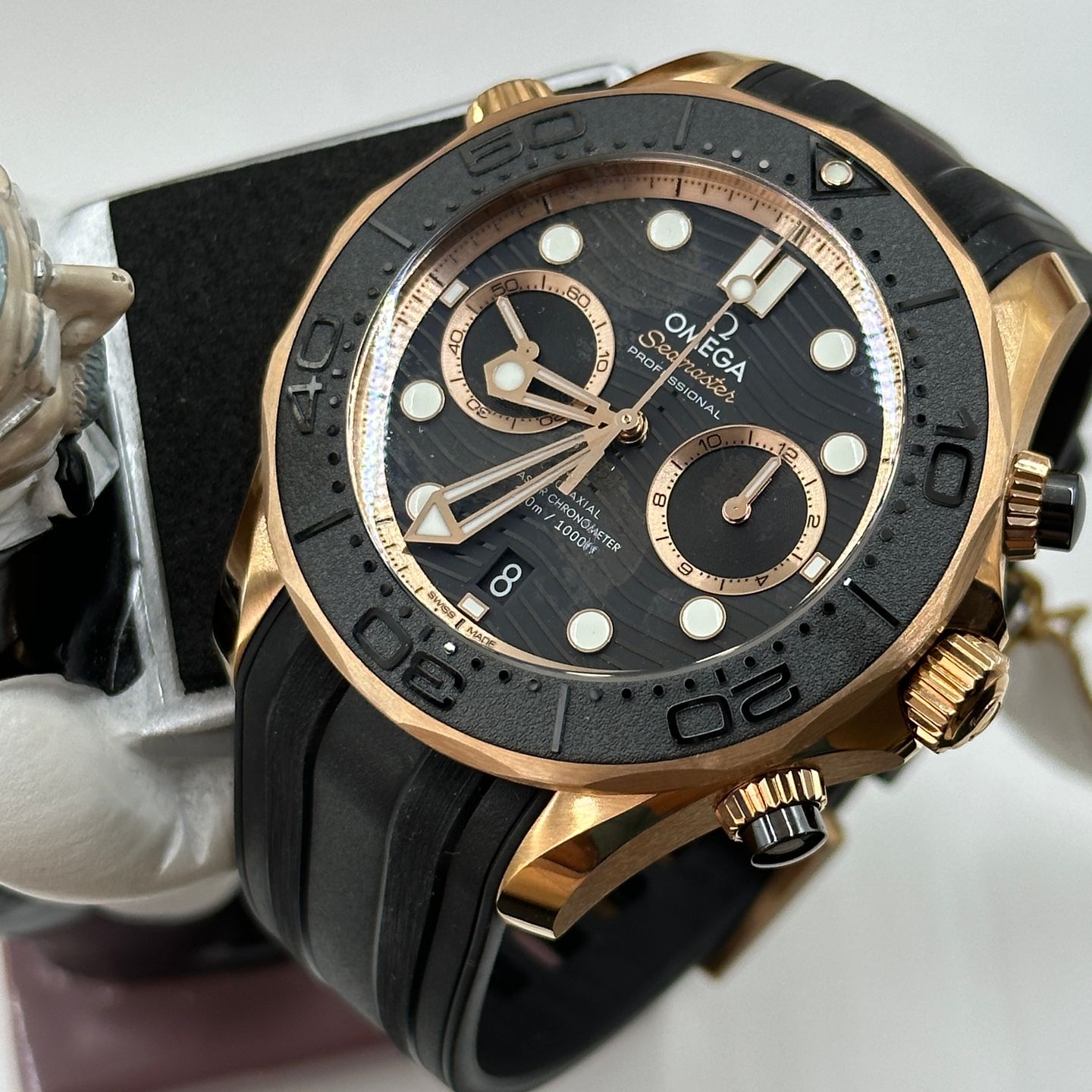 Omega Seamaster Diver 300 M 210.62.44.51.01.001 (2023) - Black dial 44 mm Rose Gold case (1/8)