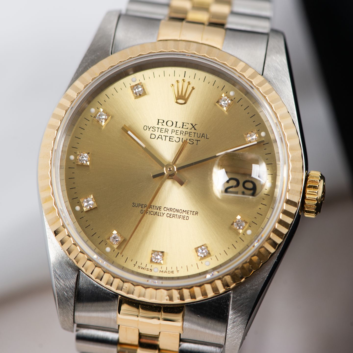 Rolex Datejust 36 16233 (1989) - Champagne wijzerplaat 36mm Goud/Staal (2/8)