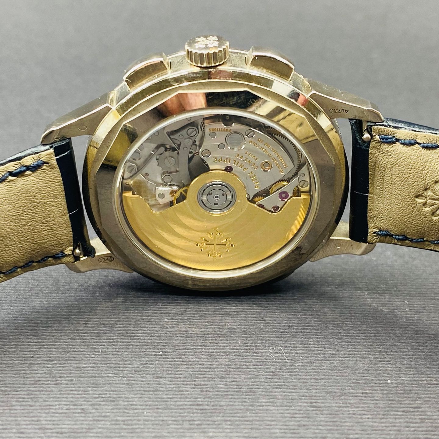 Patek Philippe World Time Chronograph 5930G-010 (2017) - Blue dial 40 mm White Gold case (6/7)