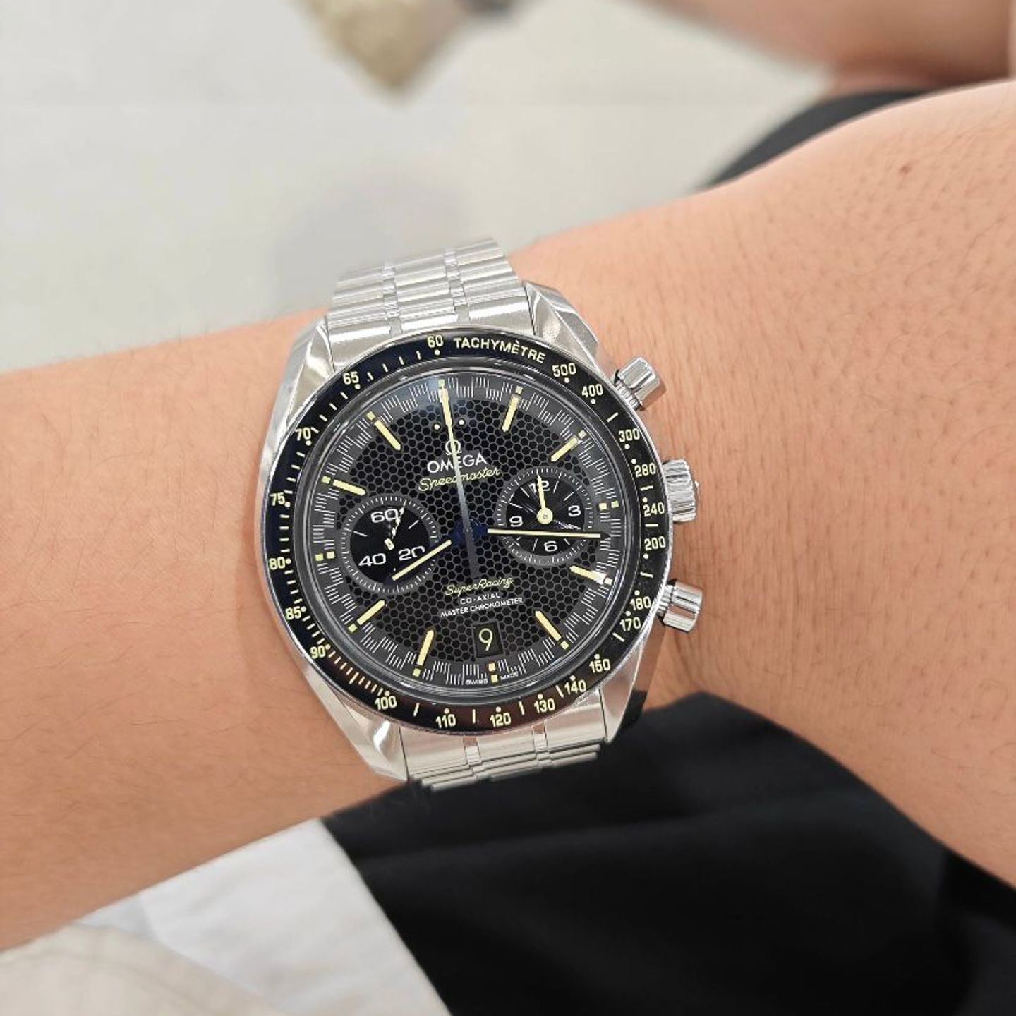 Omega Speedmaster 329.30.44.51.01.003 (2025) - Black dial 44 mm Steel case (2/6)