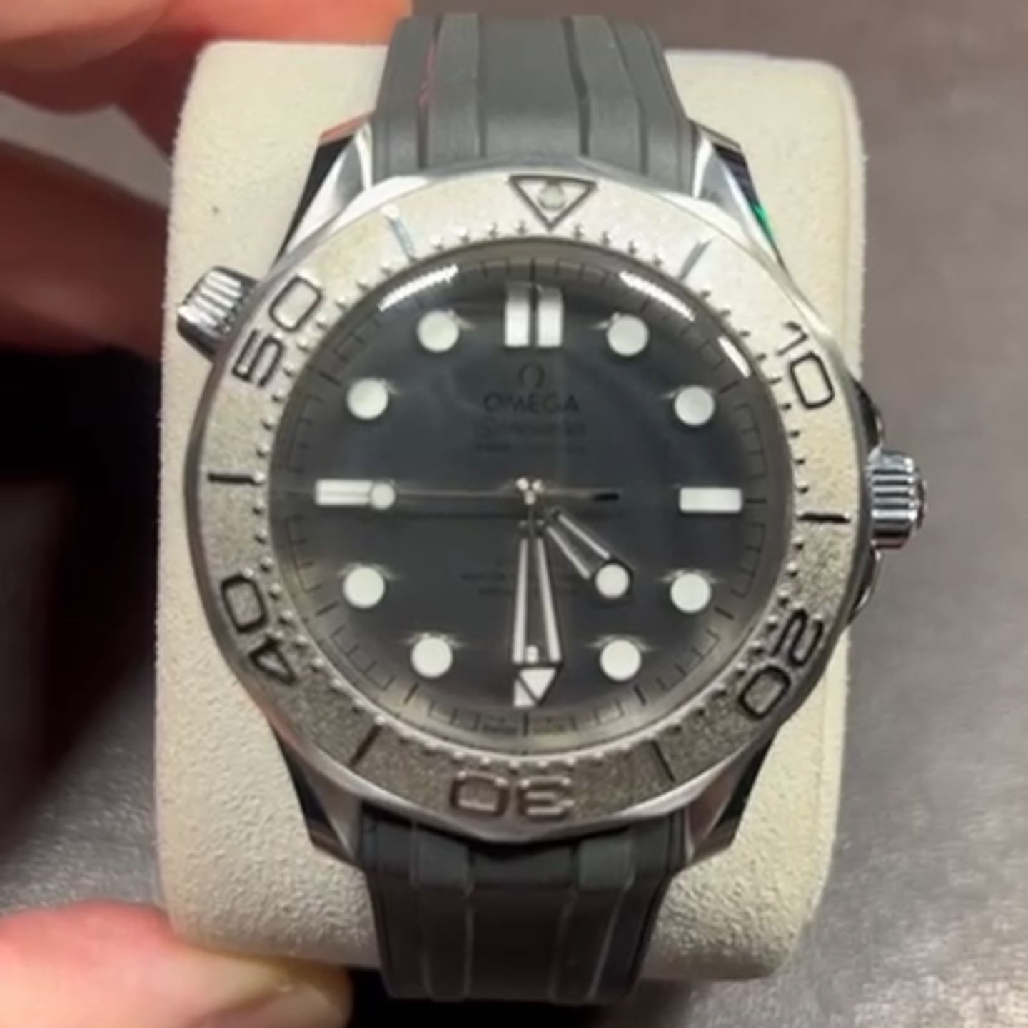 Omega Seamaster Diver 300 M 210.32.42.20.06.002 (2025) - Grey dial 42 mm Steel case (3/4)