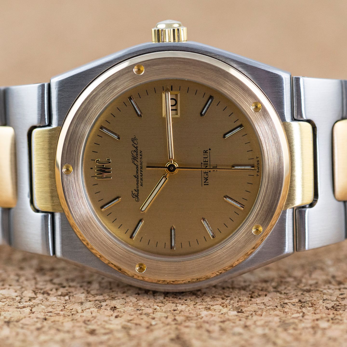 IWC Ingenieur SL 1832 (1978) - Champagne wijzerplaat 40mm Goud/Staal (2/8)