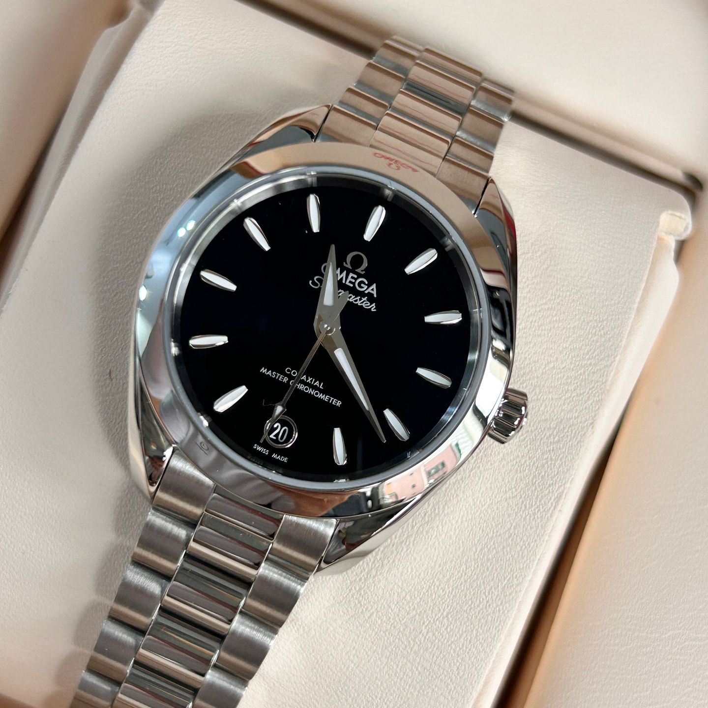 Omega Seamaster Aqua Terra 220.10.30.20.01.001 (2025) - Black dial 30 mm Steel case (3/6)