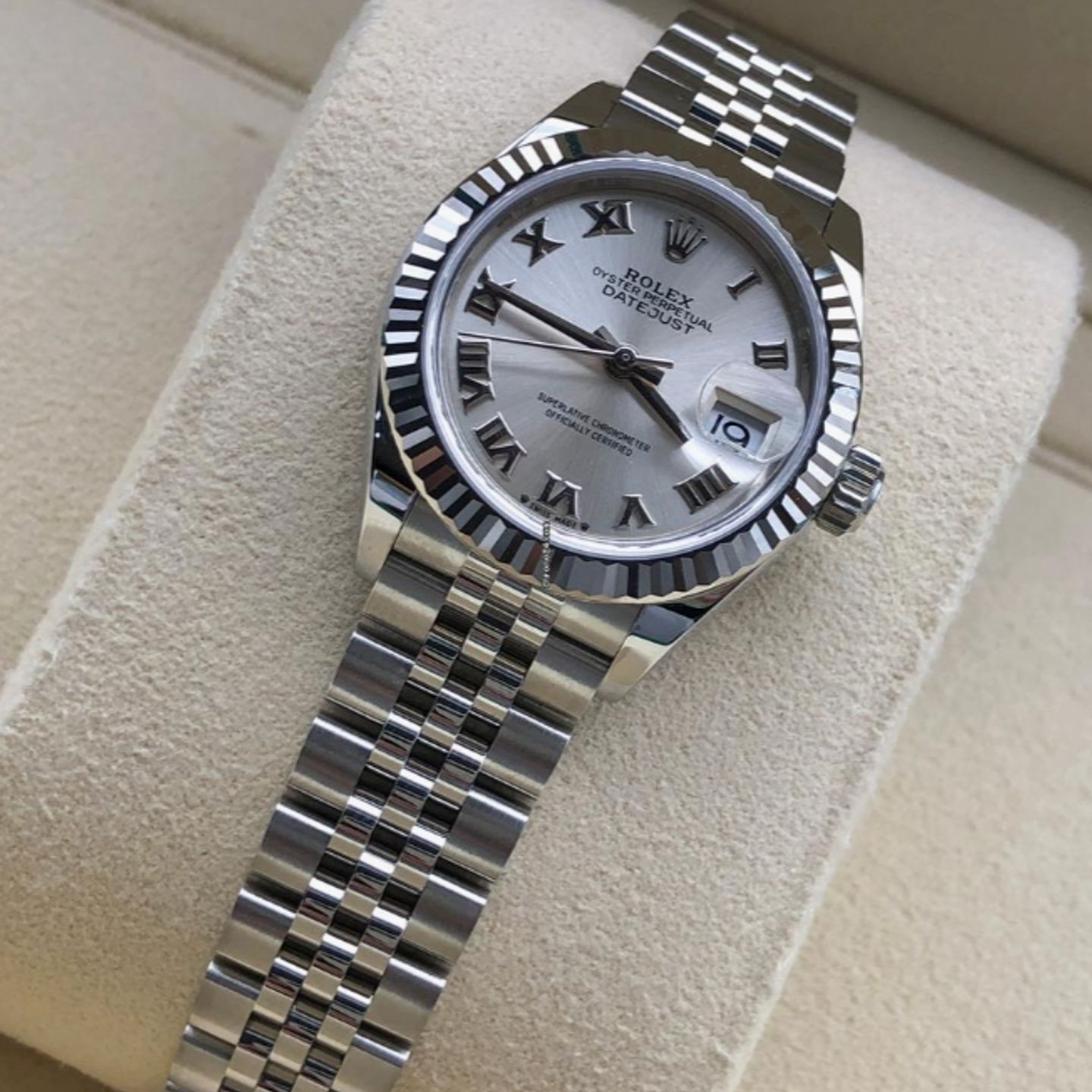 Rolex Lady-Datejust 279174 (2025) - Zilver wijzerplaat 28mm Staal (4/5)