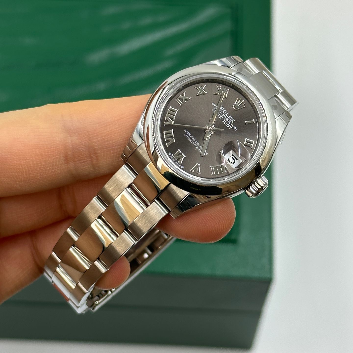 Rolex Lady-Datejust 279160 (2024) - Grey dial 28 mm Steel case (7/8)