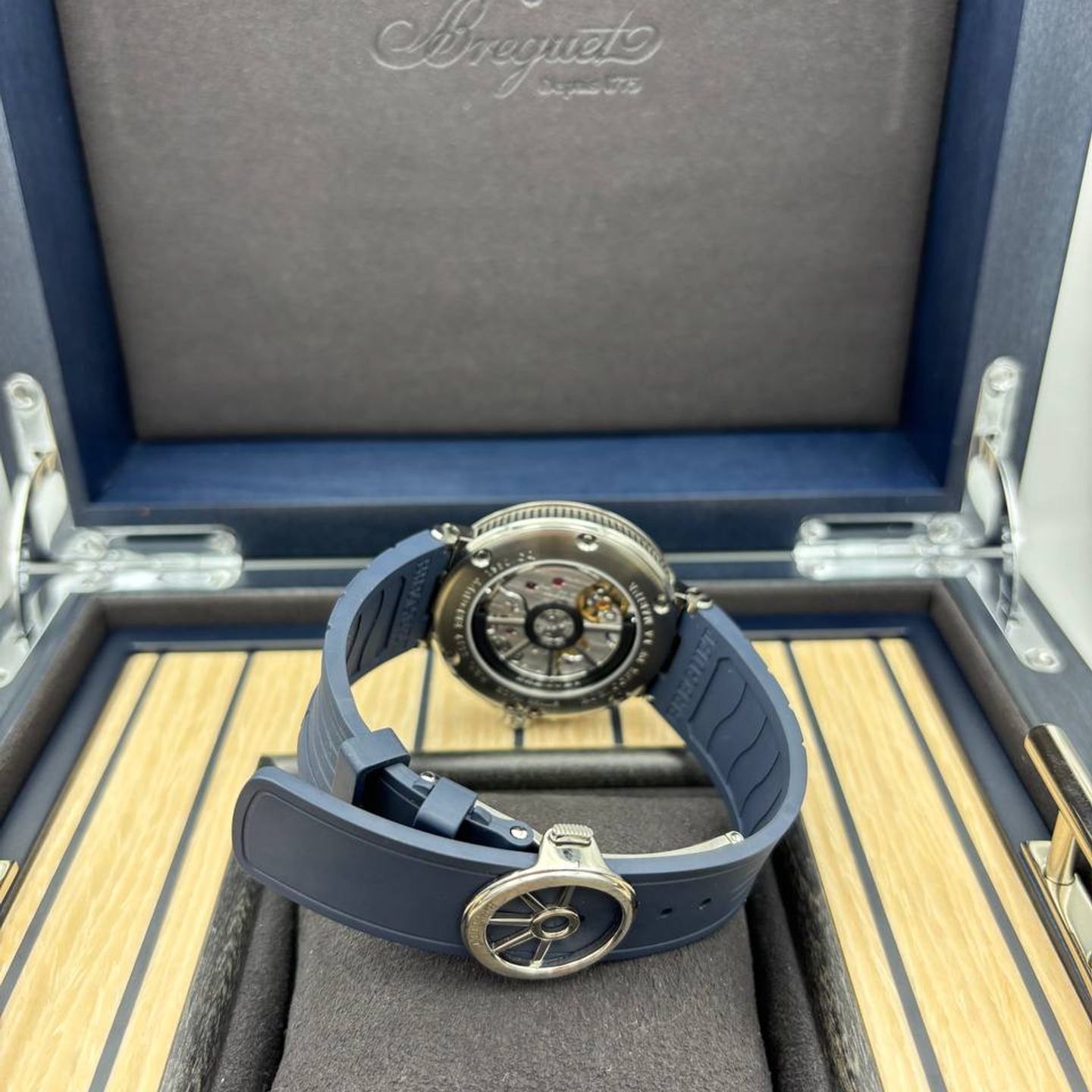 Breguet Marine 5517TI/Y1/5ZU (2022) - Blue dial 40 mm Titanium case (5/5)