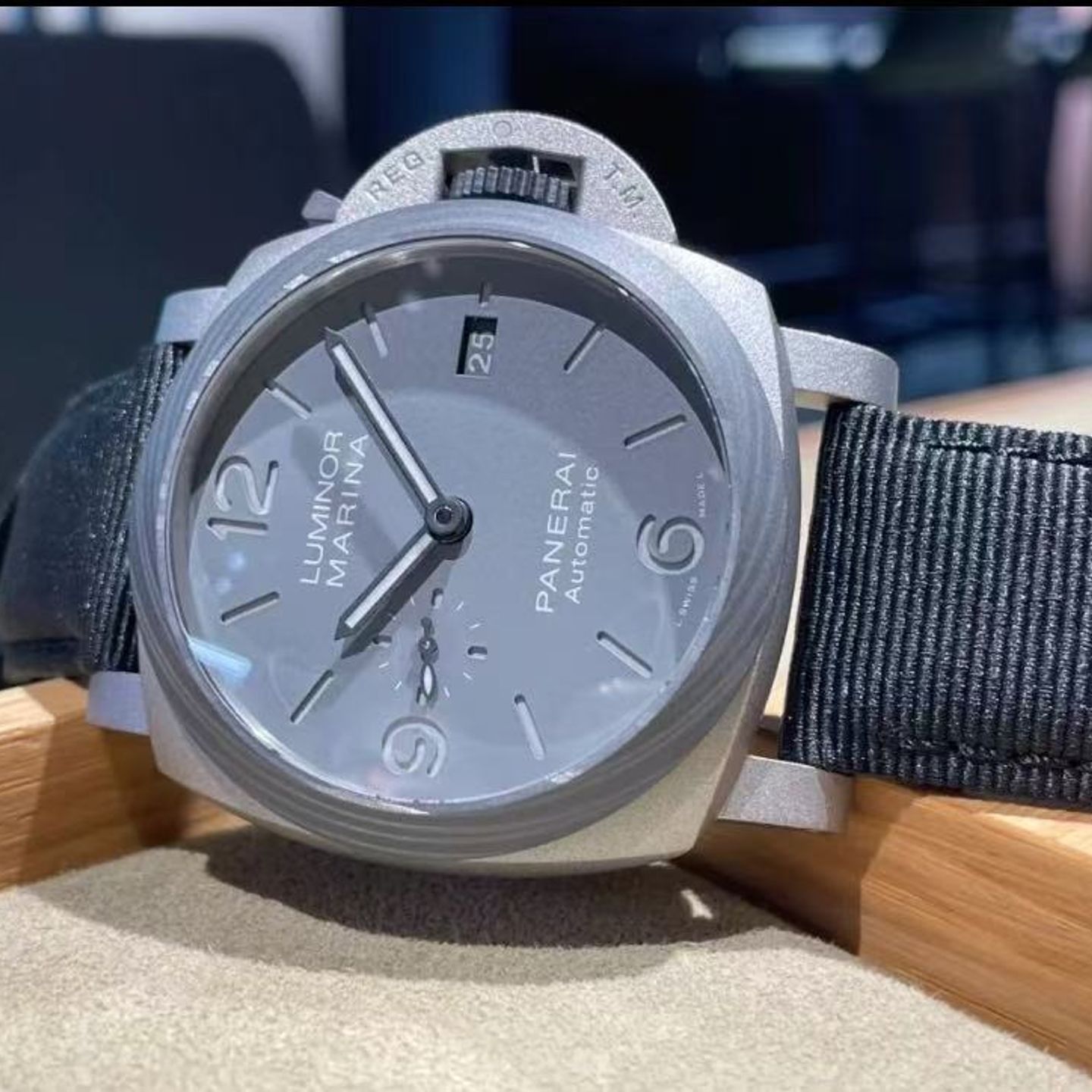 Panerai Luminor 1950 PAM02662 - (2/5)
