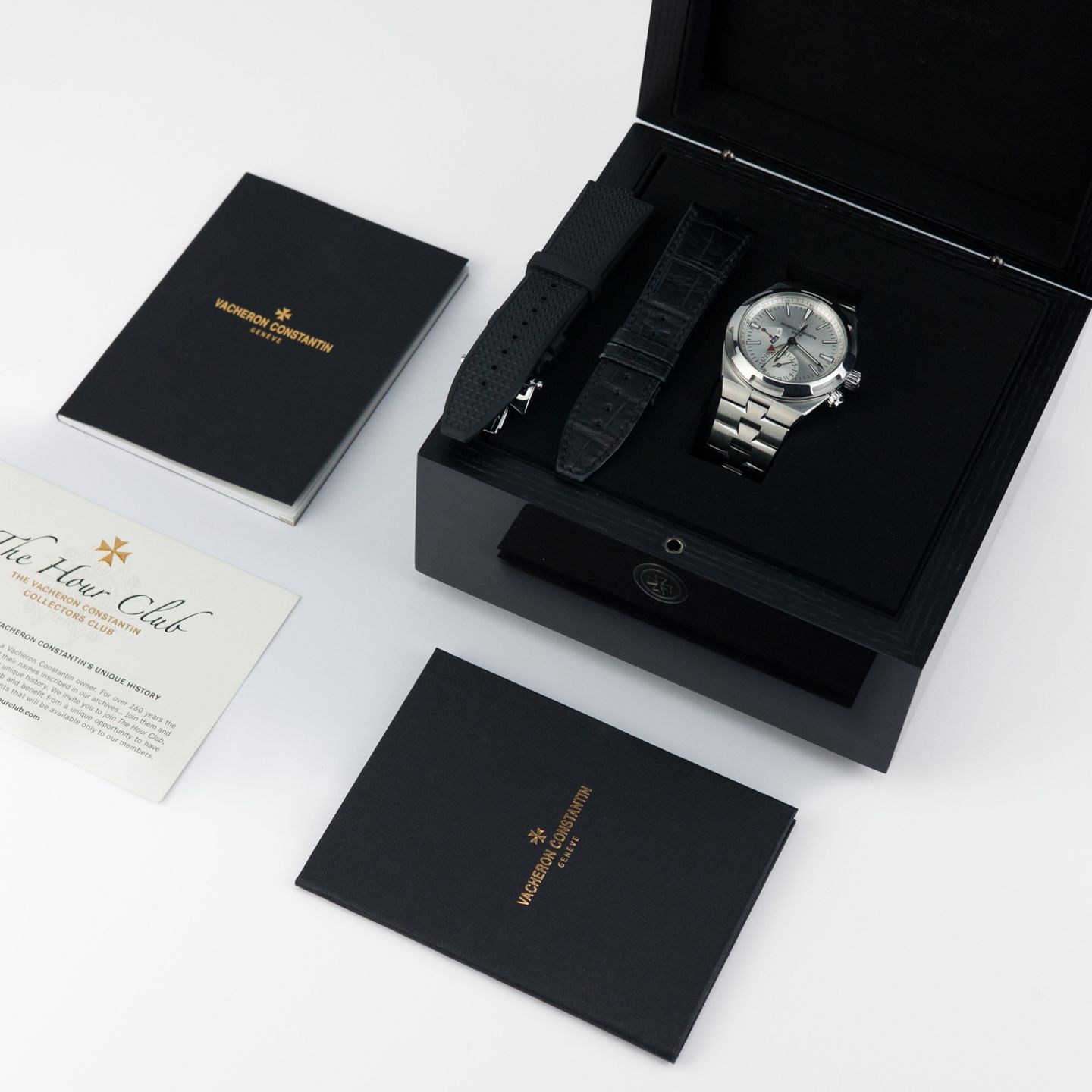 Vacheron Constantin Overseas Dual Time 7900V/110A-B333 (2019) - Silver dial 41 mm Steel case (2/8)