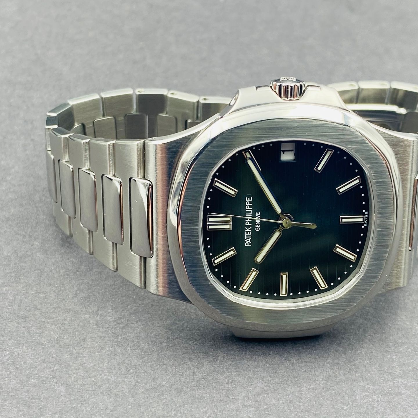 Patek Philippe Nautilus 5711/1A-010 (2011) - Blue dial 40 mm Steel case (2/7)