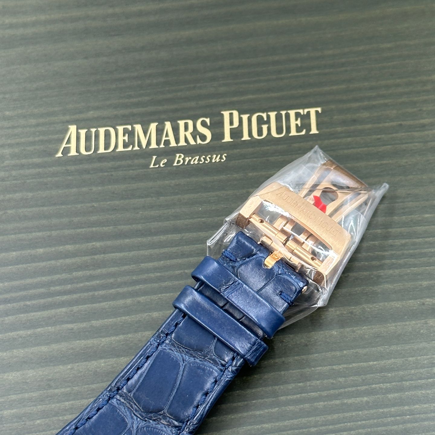 Audemars Piguet Royal Oak Selfwinding 15510OR.OO.D315CR.02 (2023) - Blue dial 41 mm Rose Gold case (5/8)