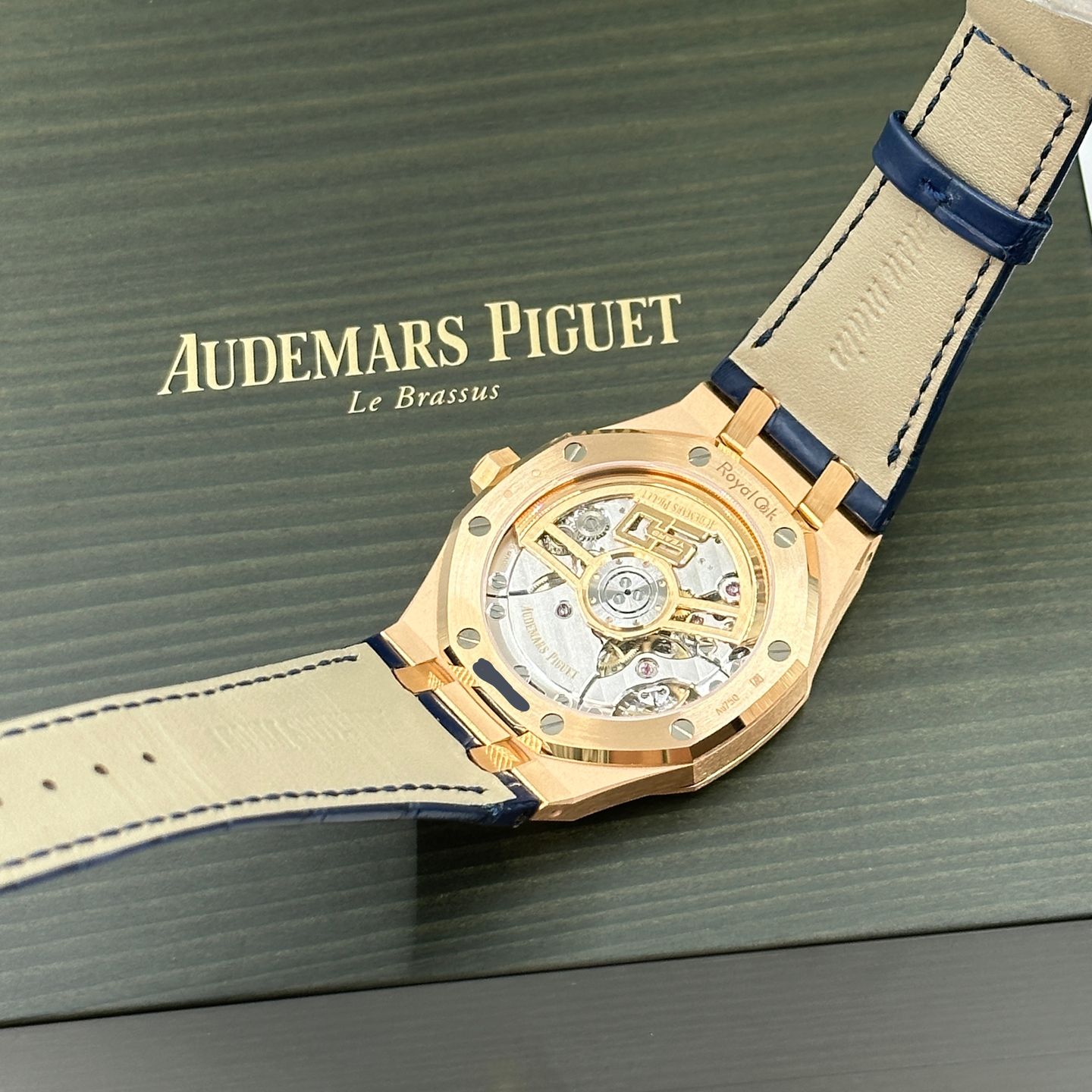 Audemars Piguet Royal Oak Selfwinding 15510OR.OO.D315CR.02 (2023) - Blue dial 41 mm Rose Gold case (6/8)