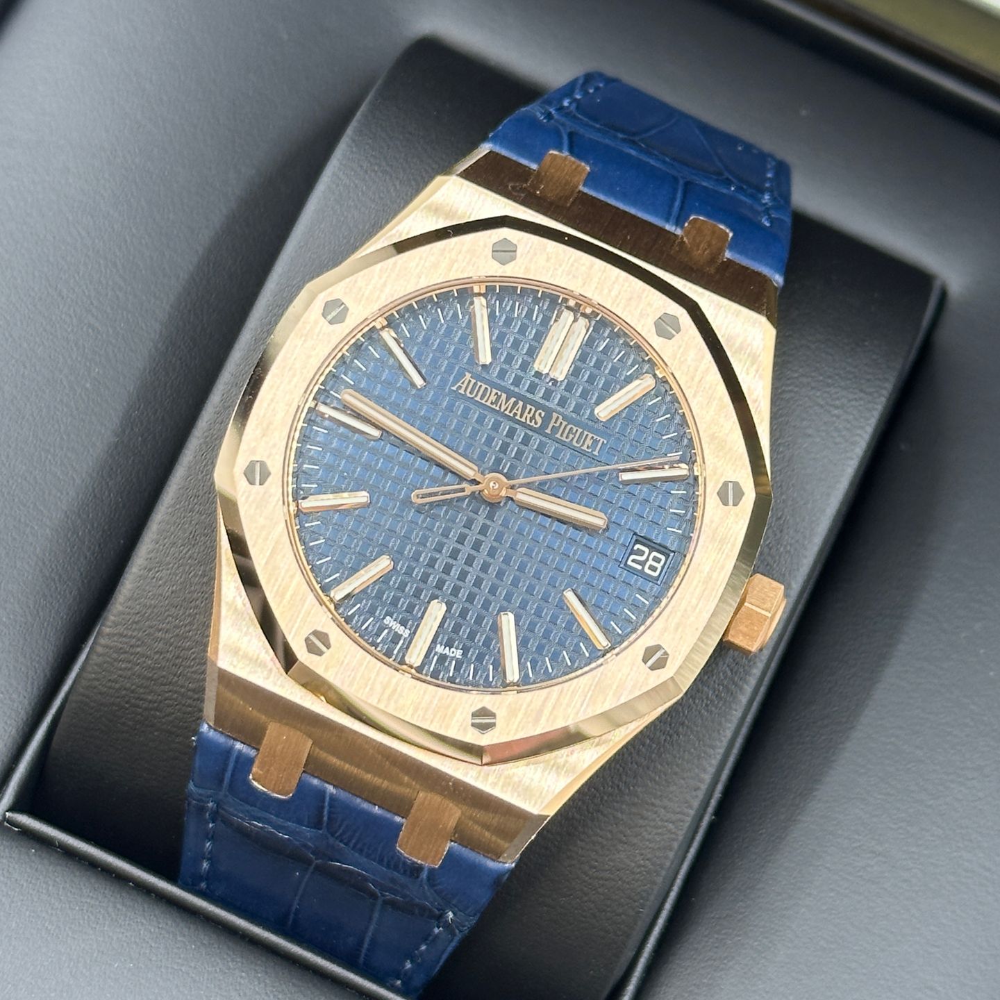 Audemars Piguet Royal Oak Selfwinding 15510OR.OO.D315CR.02 (2023) - Blue dial 41 mm Rose Gold case (3/8)