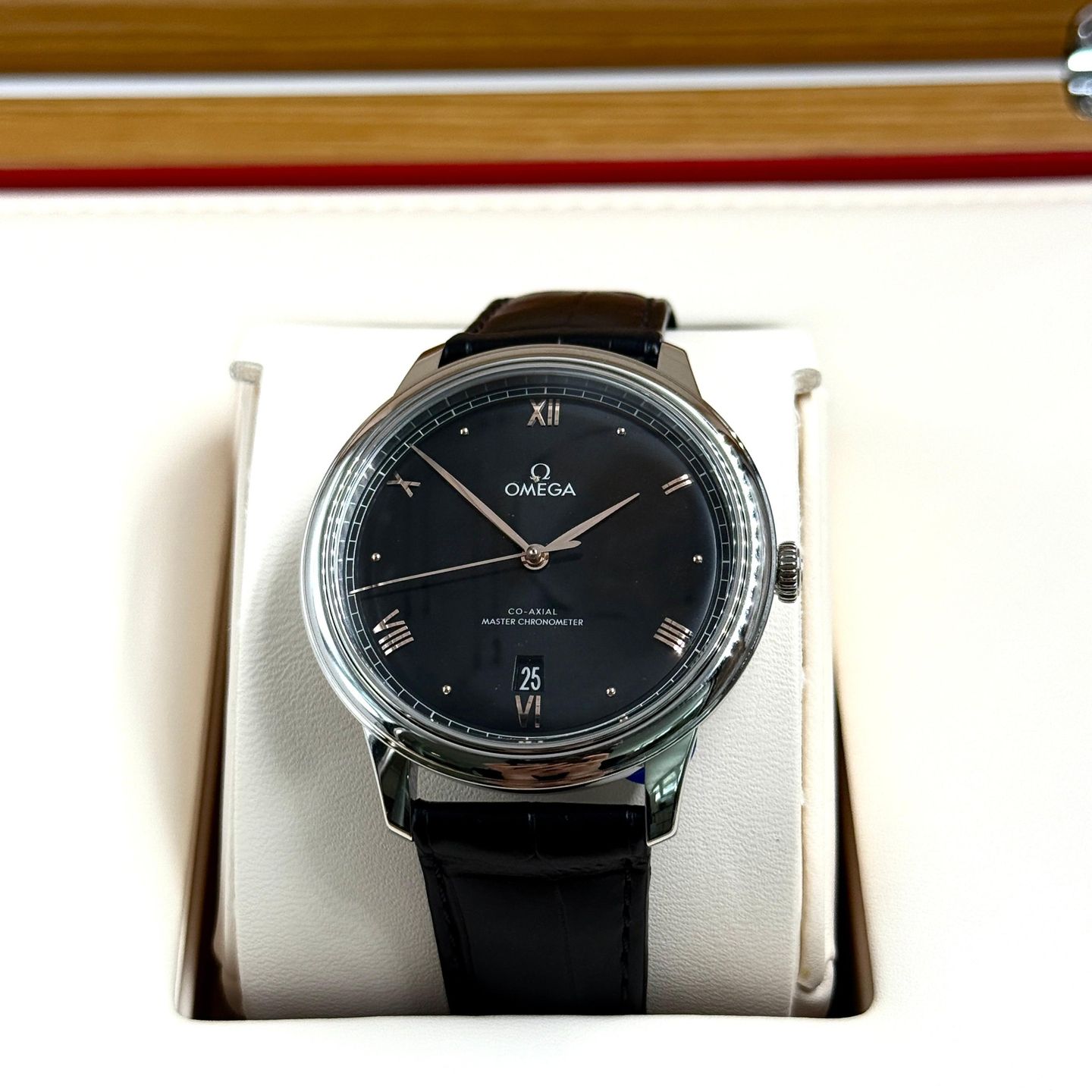 Omega De Ville 434.13.40.20.01.001 (2024) - Zwart wijzerplaat 40mm Staal (3/7)