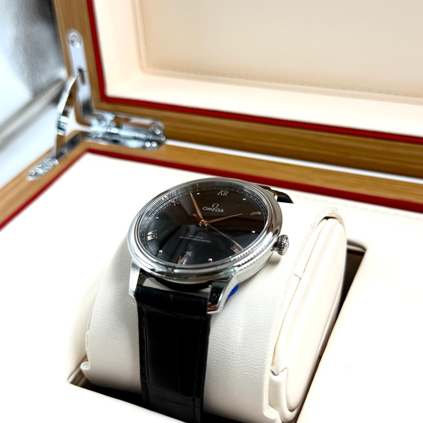 Omega De Ville 434.13.40.20.01.001 (2024) - Zwart wijzerplaat 40mm Staal (5/7)