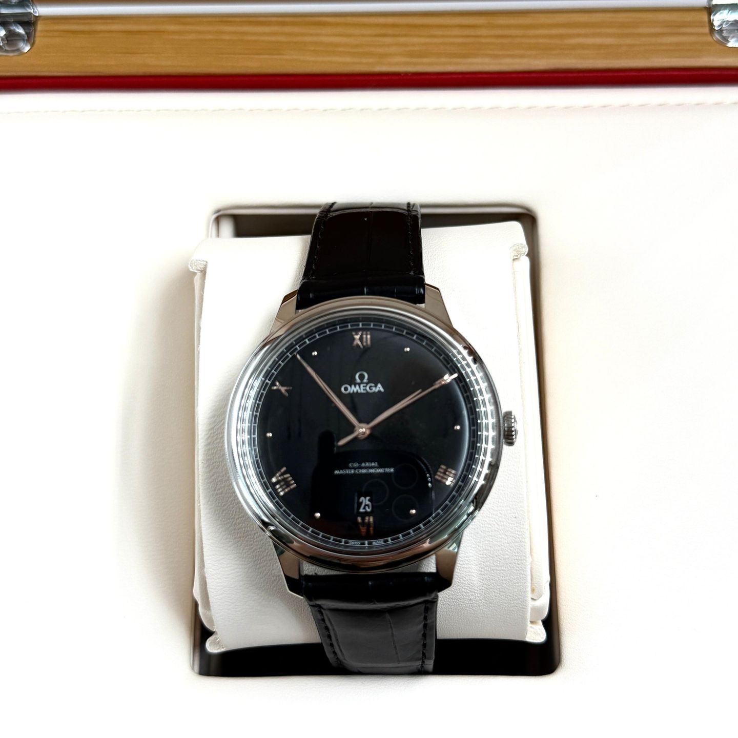 Omega De Ville 434.13.40.20.01.001 (2024) - Zwart wijzerplaat 40mm Staal (2/7)