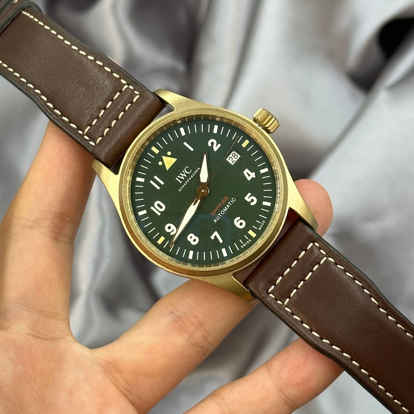 IWC Pilot IW326802 (2024) - Groen wijzerplaat 39mm Brons (6/7)