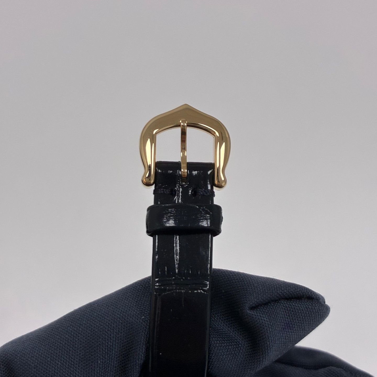 Cartier Tank Américaine WGTA0353 (2025) - Silver dial 15 mm Yellow Gold case (2/4)