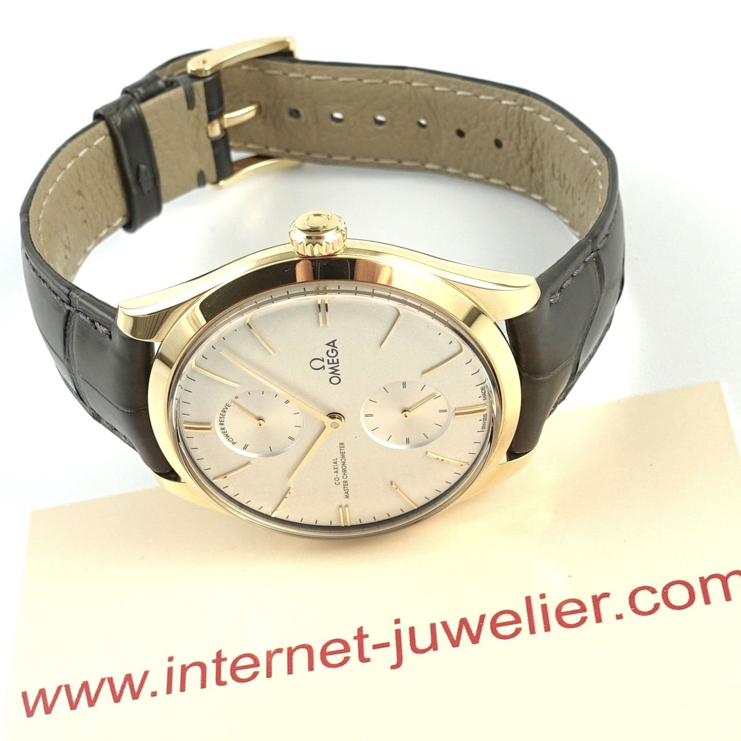 Omega De Ville Trésor 435.53.40.22.02.001 (2024) - Silver dial 40 mm Yellow Gold case (4/7)