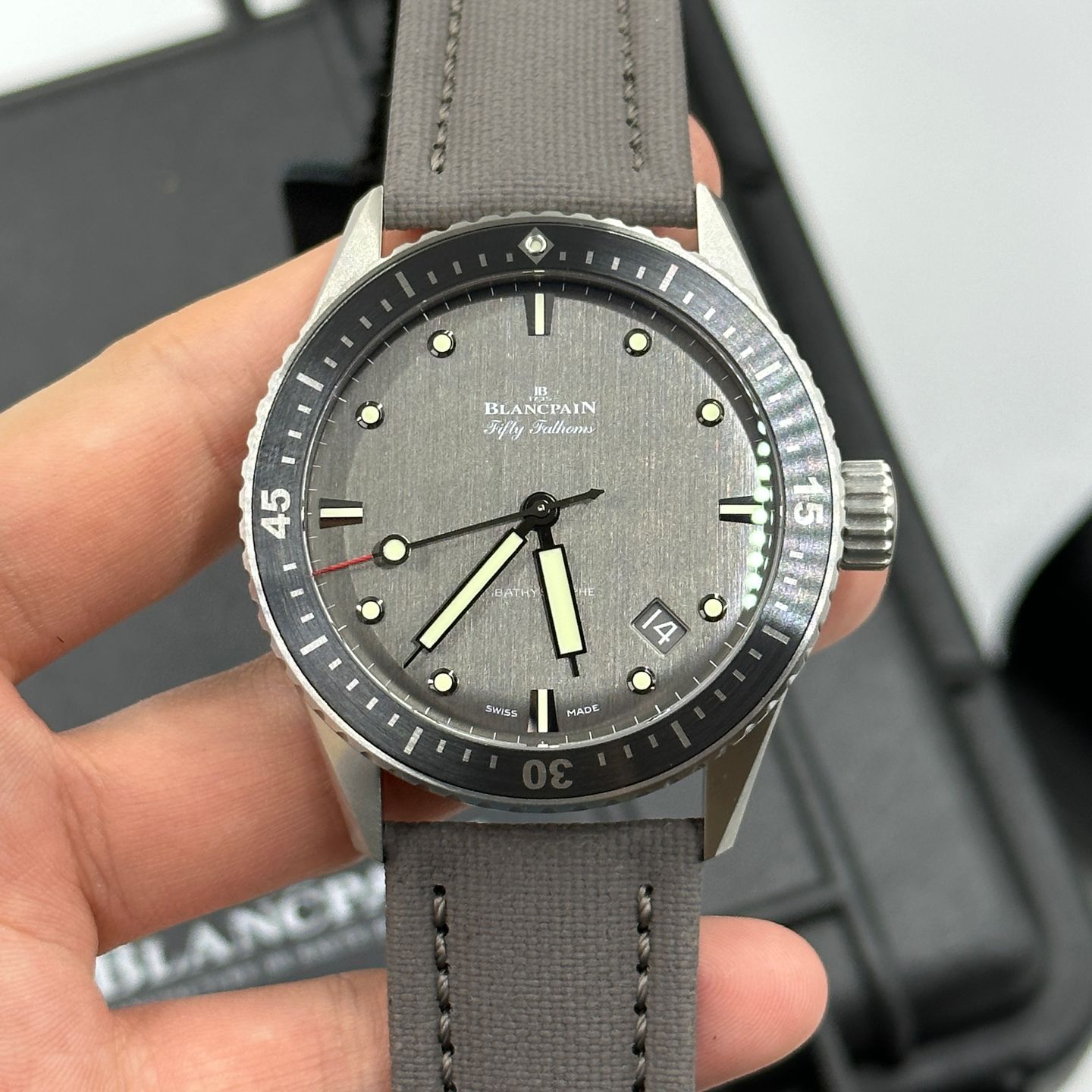 Blancpain Fifty Fathoms Bathyscaphe 5000-1210-G52A (2024) - Grijs wijzerplaat 43mm Titanium (5/8)