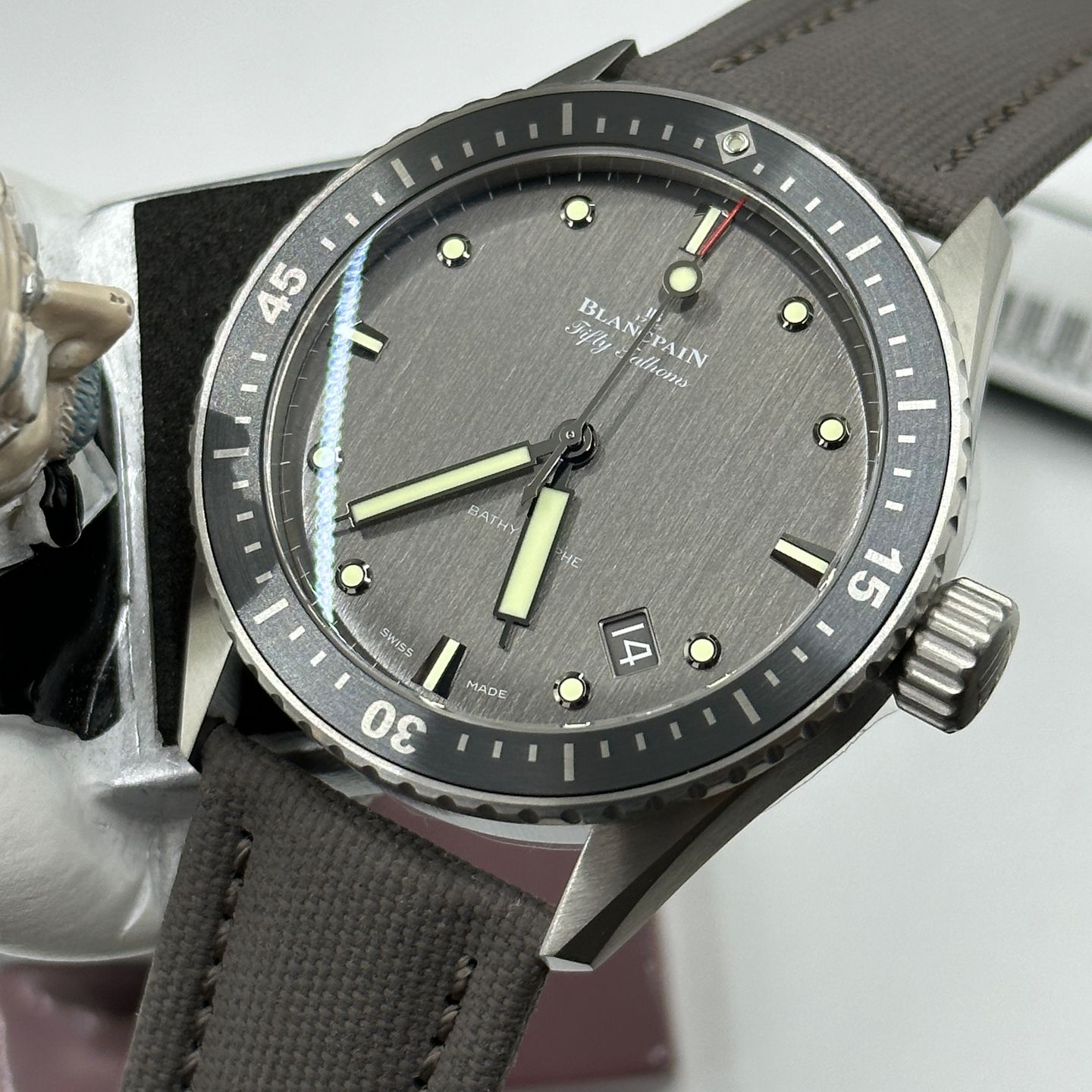 Blancpain Fifty Fathoms Bathyscaphe 5000-1210-G52A (2024) - Grijs wijzerplaat 43mm Titanium (1/8)