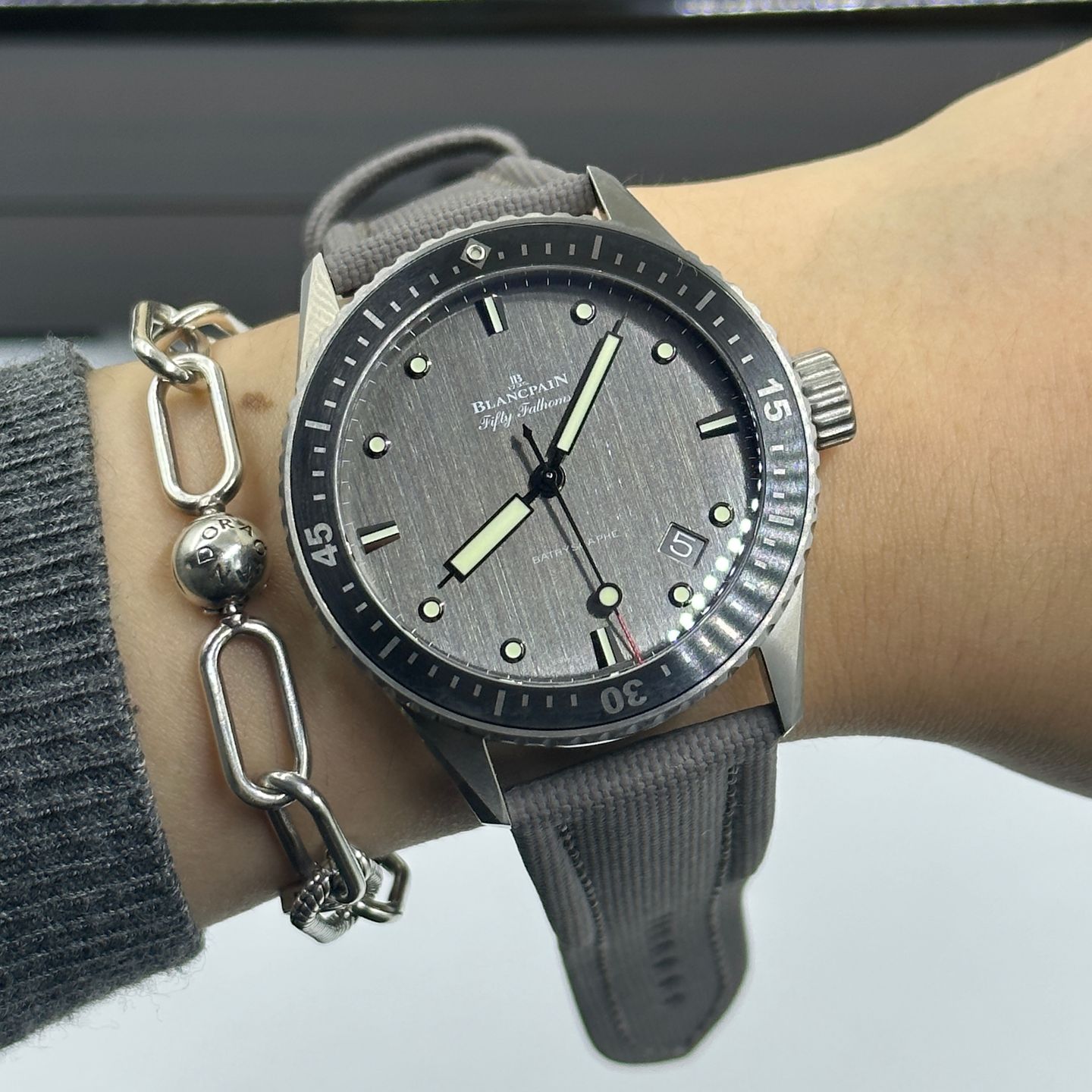 Blancpain Fifty Fathoms Bathyscaphe 5000-1210-G52A (2024) - Grijs wijzerplaat 43mm Titanium (8/8)