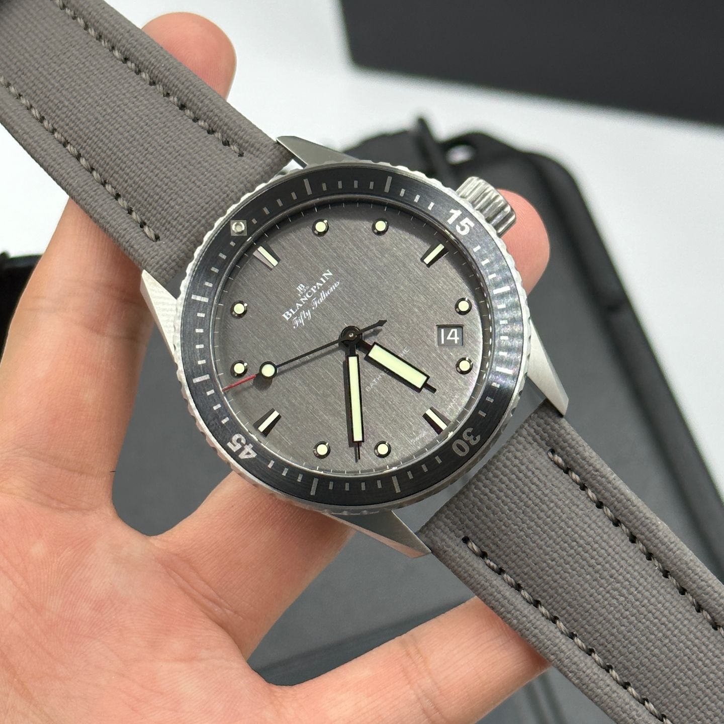 Blancpain Fifty Fathoms Bathyscaphe 5000-1210-G52A (2024) - Grey dial 43 mm Titanium case (7/8)