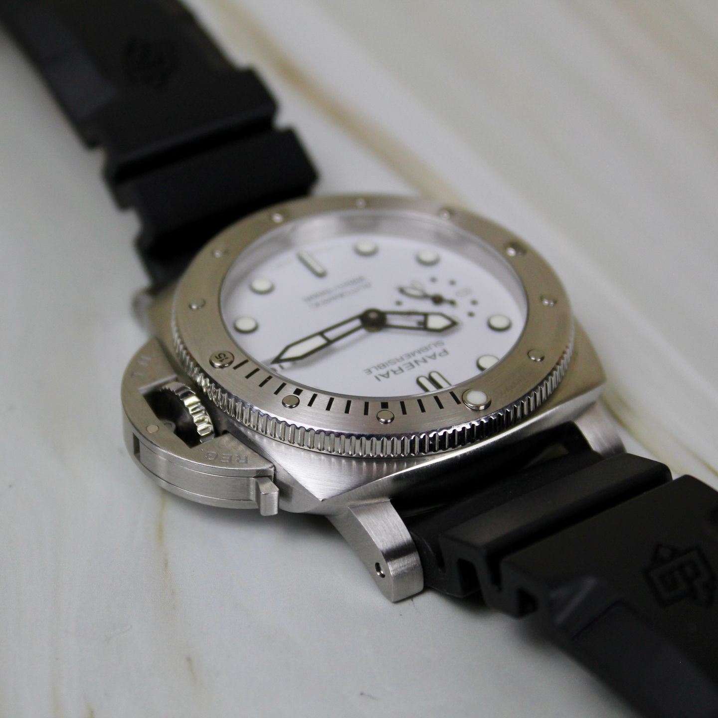 Panerai Luminor Submersible PAM02223 - (4/7)