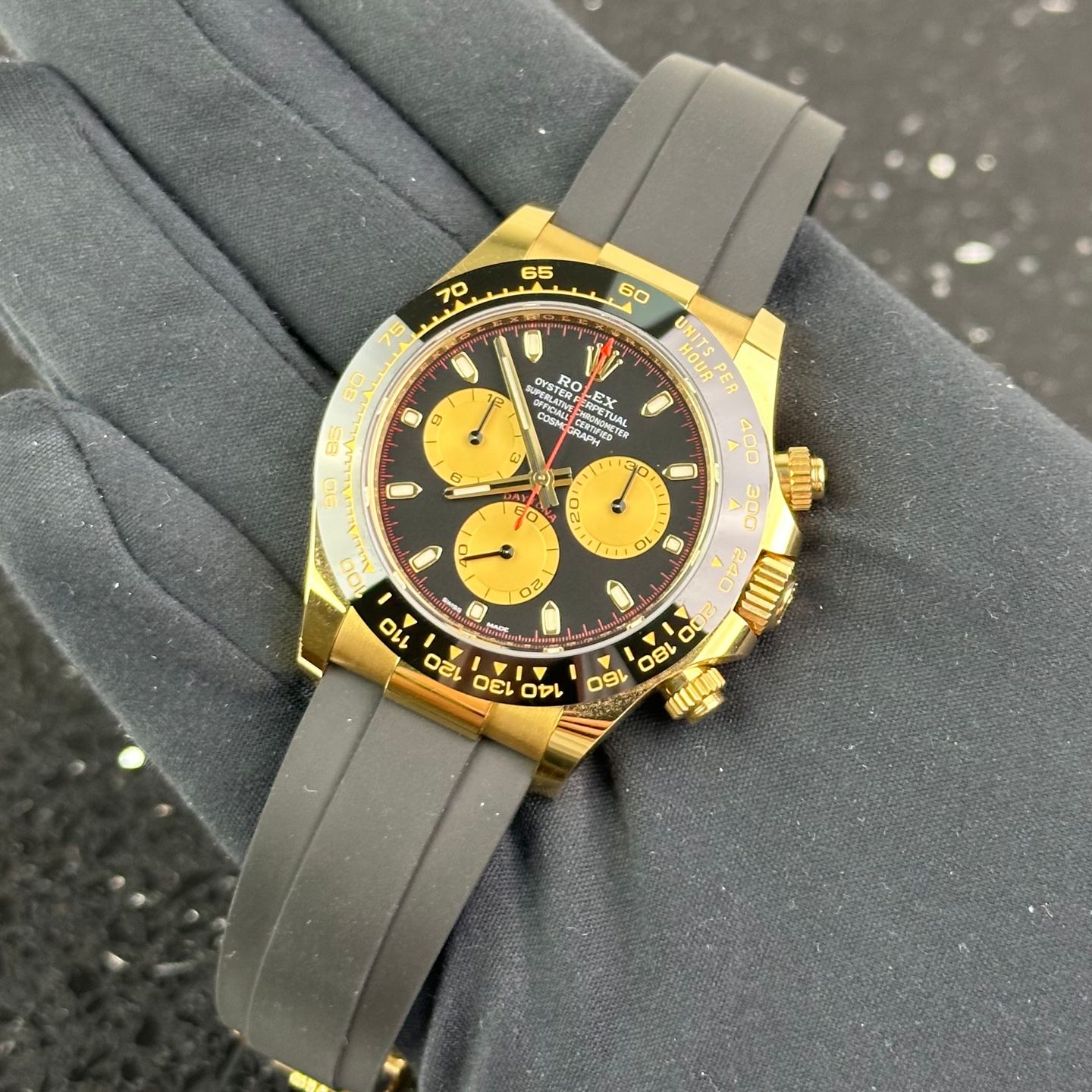 Rolex Daytona 116518LN (2022) - Black dial 40 mm Yellow Gold case (1/1)