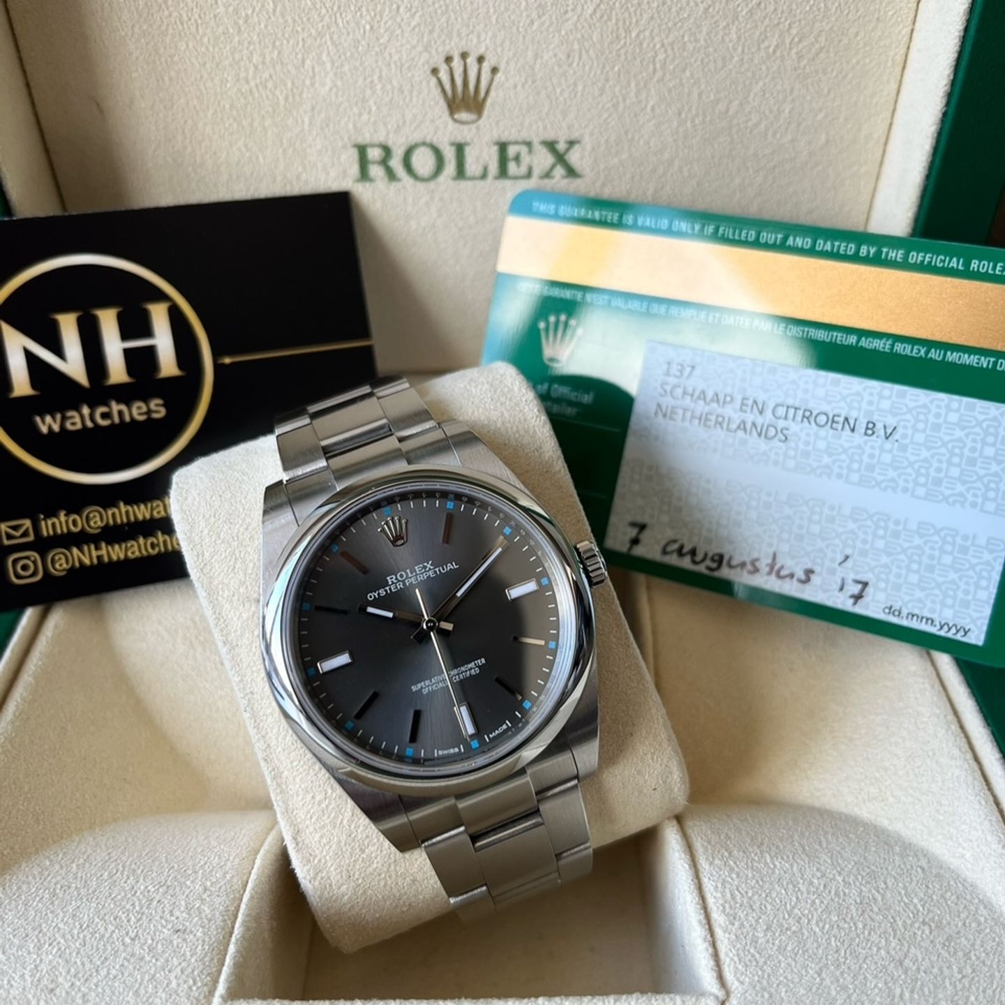 Rolex Oyster Perpetual 39 114300 (2017) - Silver dial 39 mm Steel case (2/8)