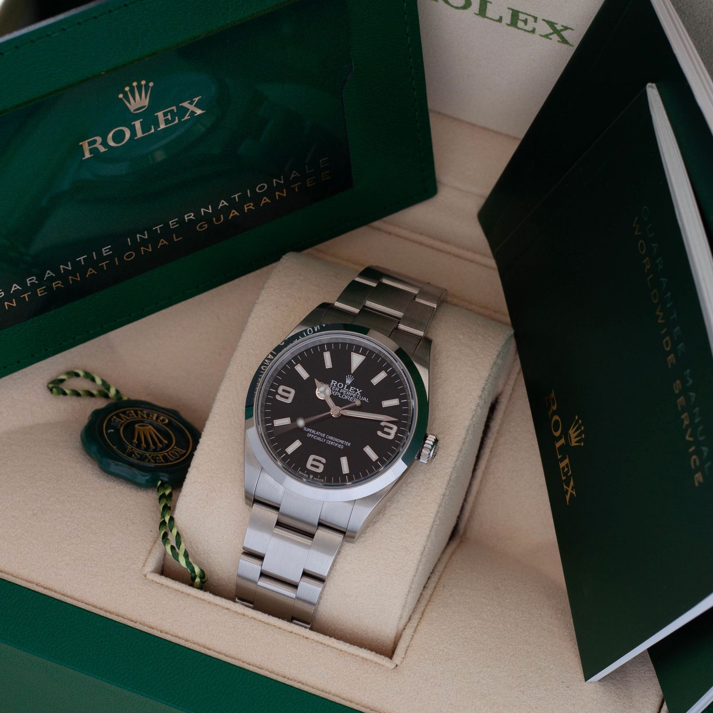 Rolex Explorer 124270 (2023) - Zwart wijzerplaat 36mm Staal (1/8)