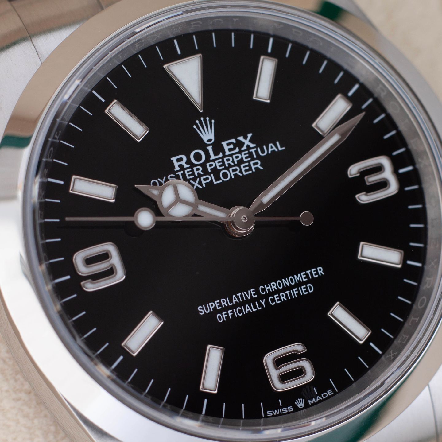 Rolex Explorer 124270 (2023) - Zwart wijzerplaat 36mm Staal (2/8)