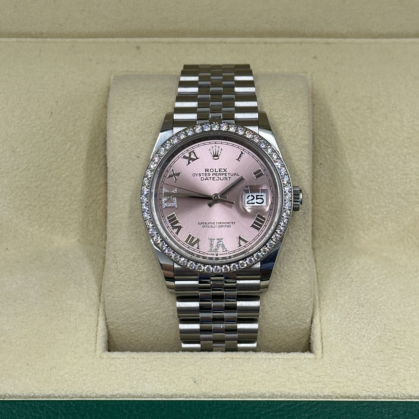 Rolex Datejust 36 126284RBR (2024) - Roze wijzerplaat 36mm Staal (3/8)