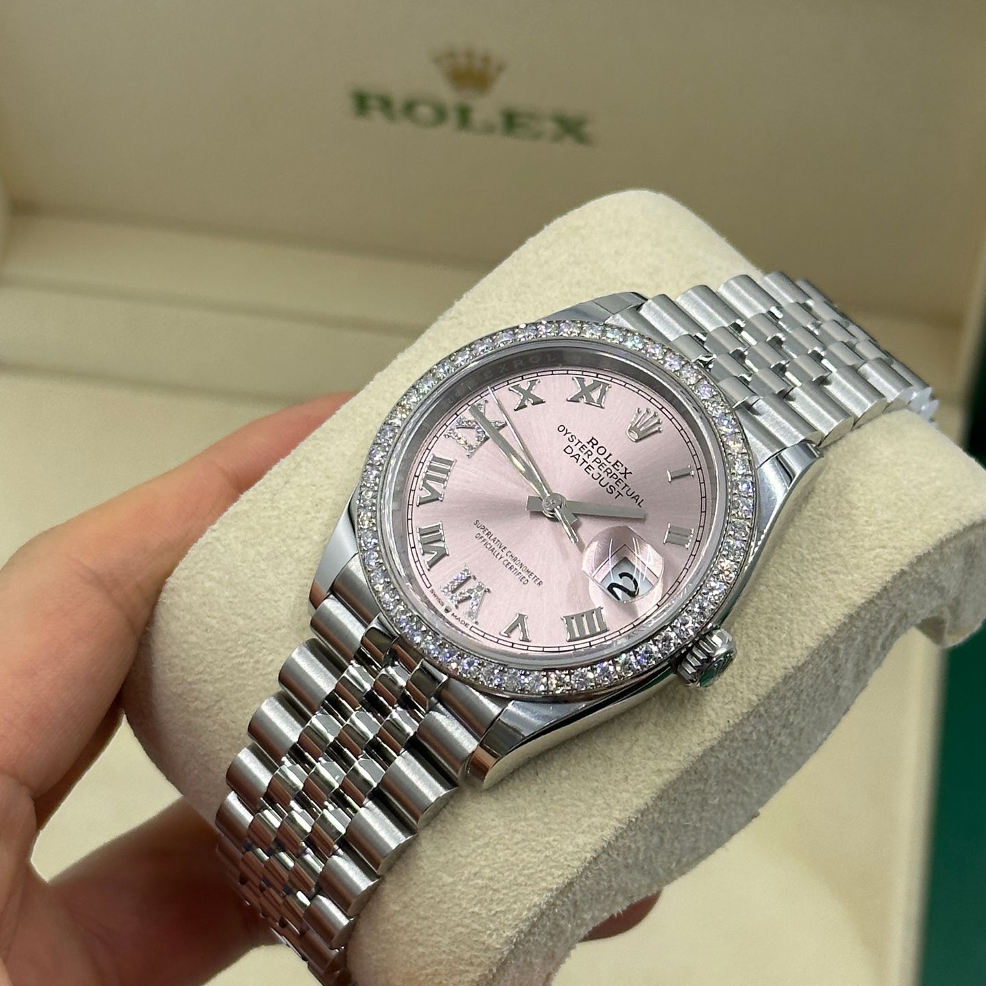 Rolex Datejust 36 126284RBR (2024) - Roze wijzerplaat 36mm Staal (4/8)