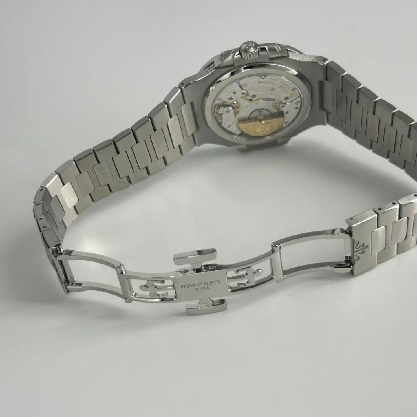 Patek Philippe Nautilus 5712/1A-001 2025 (2025) - Blue dial 40 mm Steel case (2/8)