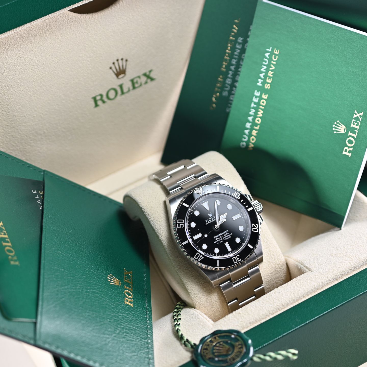 Rolex Submariner No Date 124060 (2024) - Black dial 41 mm Steel case (2/7)