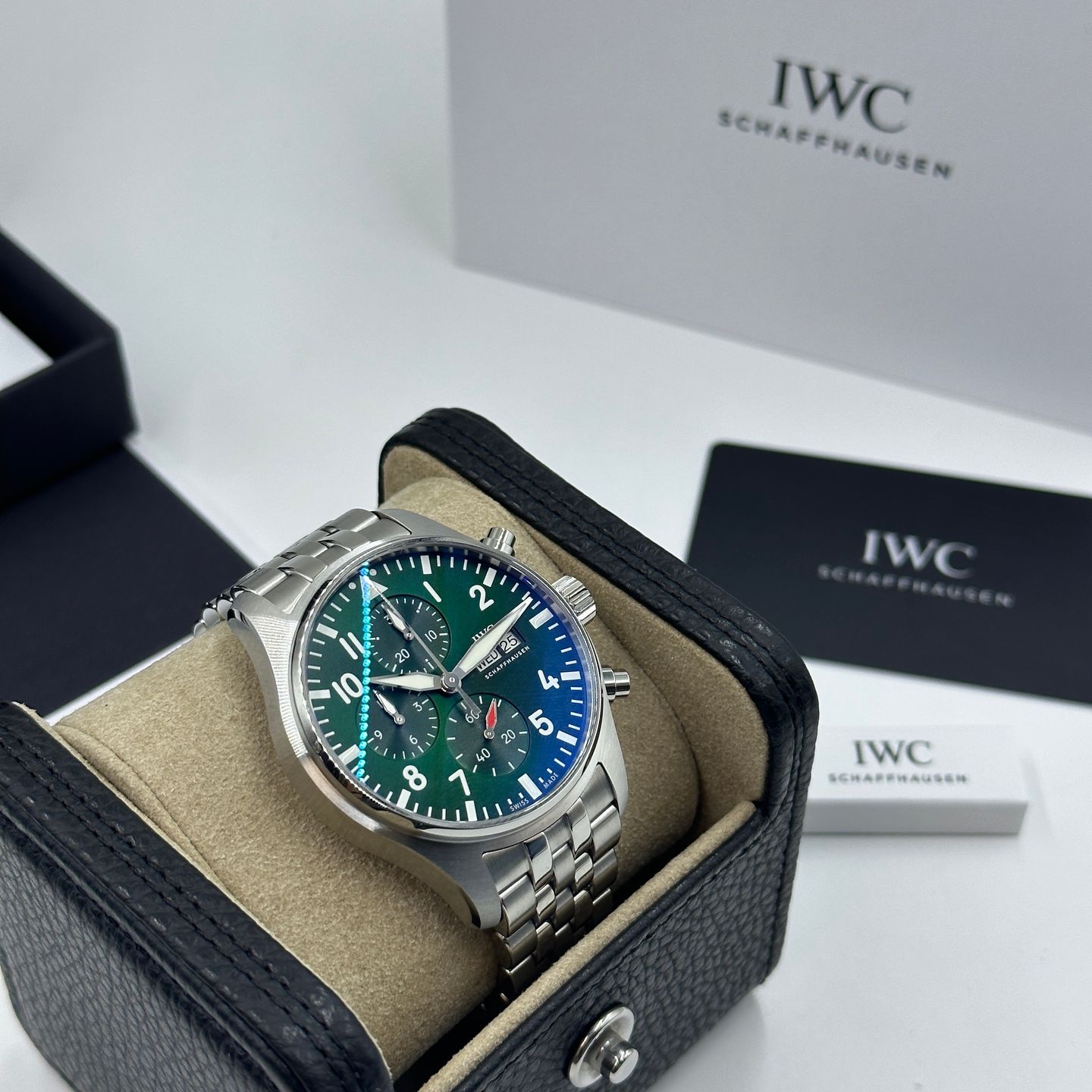 IWC Pilot Chronograph IW378006 (2023) - Green dial 43 mm Steel case (2/8)