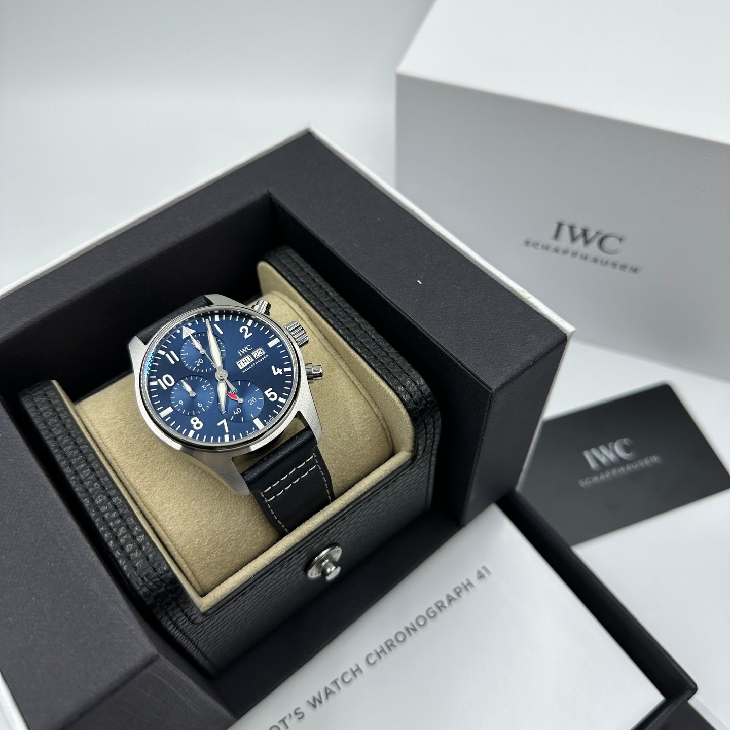 IWC Pilot Chronograph IW388101 (2023) - Blue dial 41 mm Steel case (2/8)