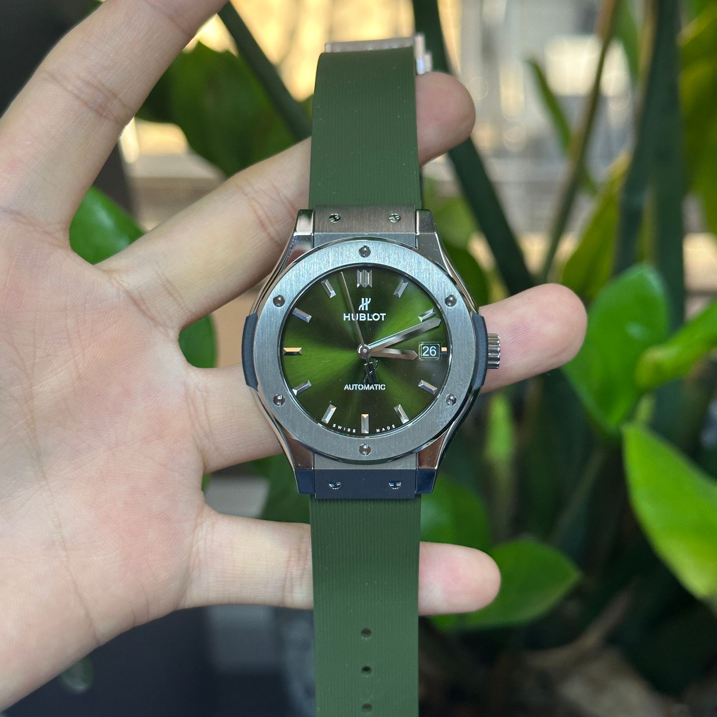 Hublot Classic Fusion 565.NX.8970.RX (2023) - Groen wijzerplaat 38mm Titanium (2/5)