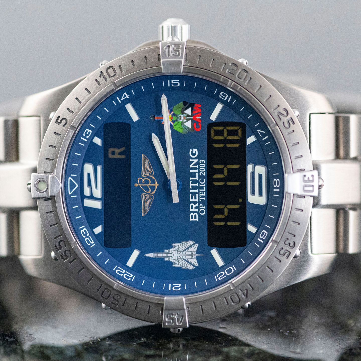 Breitling Aerospace E75362 (2006) - Blue dial 40 mm Titanium case (2/8)