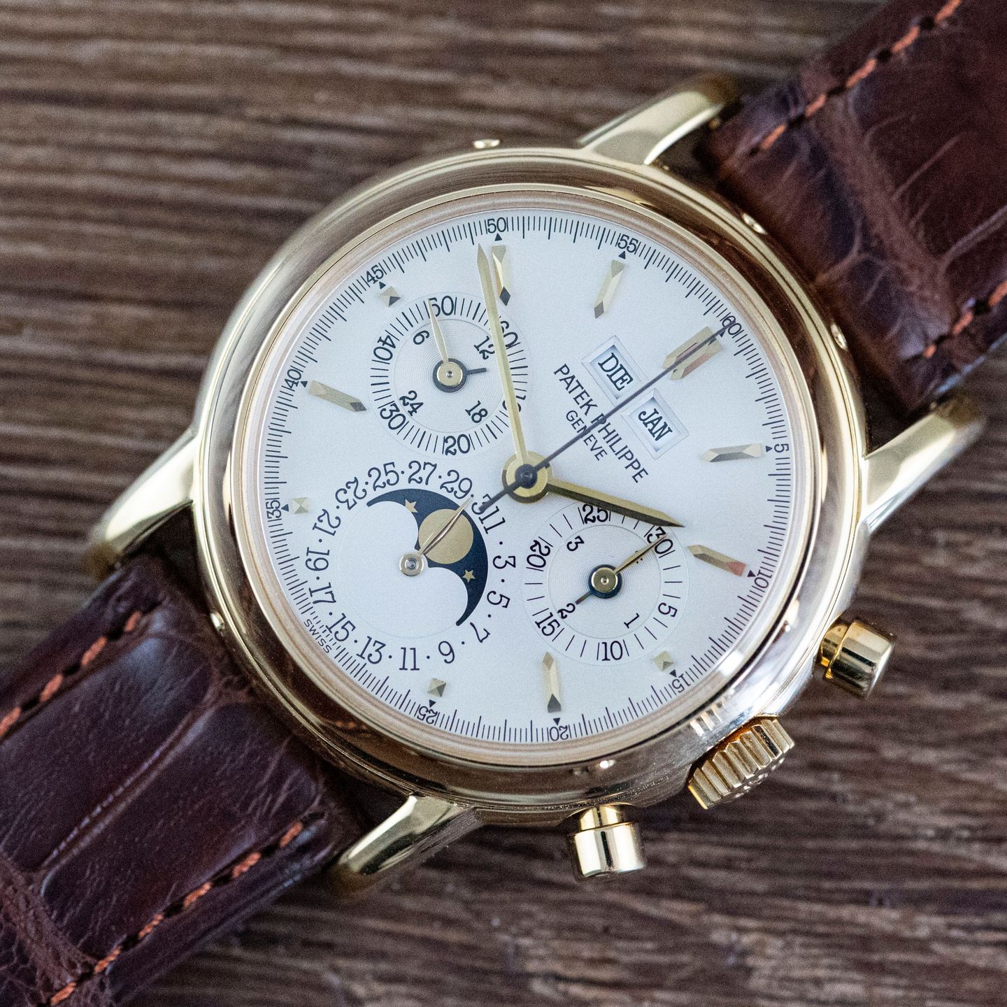 Patek Philippe Perpetual Calendar Chronograph 3970EJ (1992) - Zilver wijzerplaat 36mm Geelgoud (1/8)