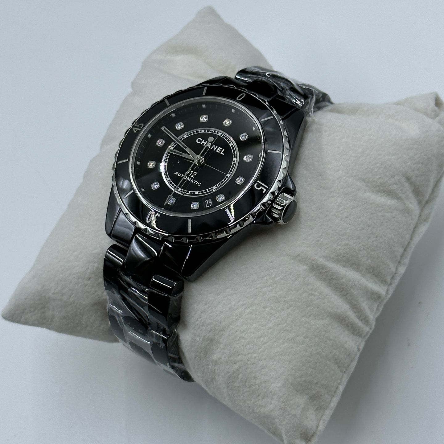 Chanel J12 H5702 (2023) - Black dial 38 mm Ceramic case (2/8)