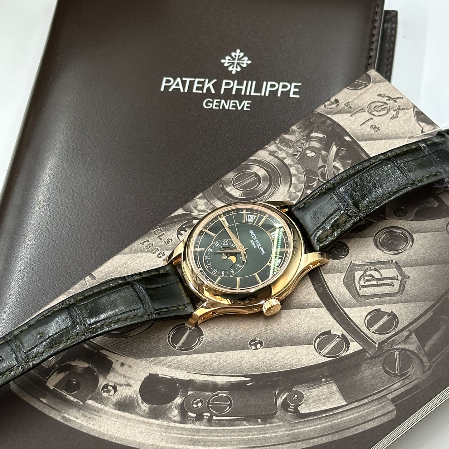 Patek Philippe Annual Calendar 5205R-011 (2023) - Groen wijzerplaat 40mm Roségoud (6/8)