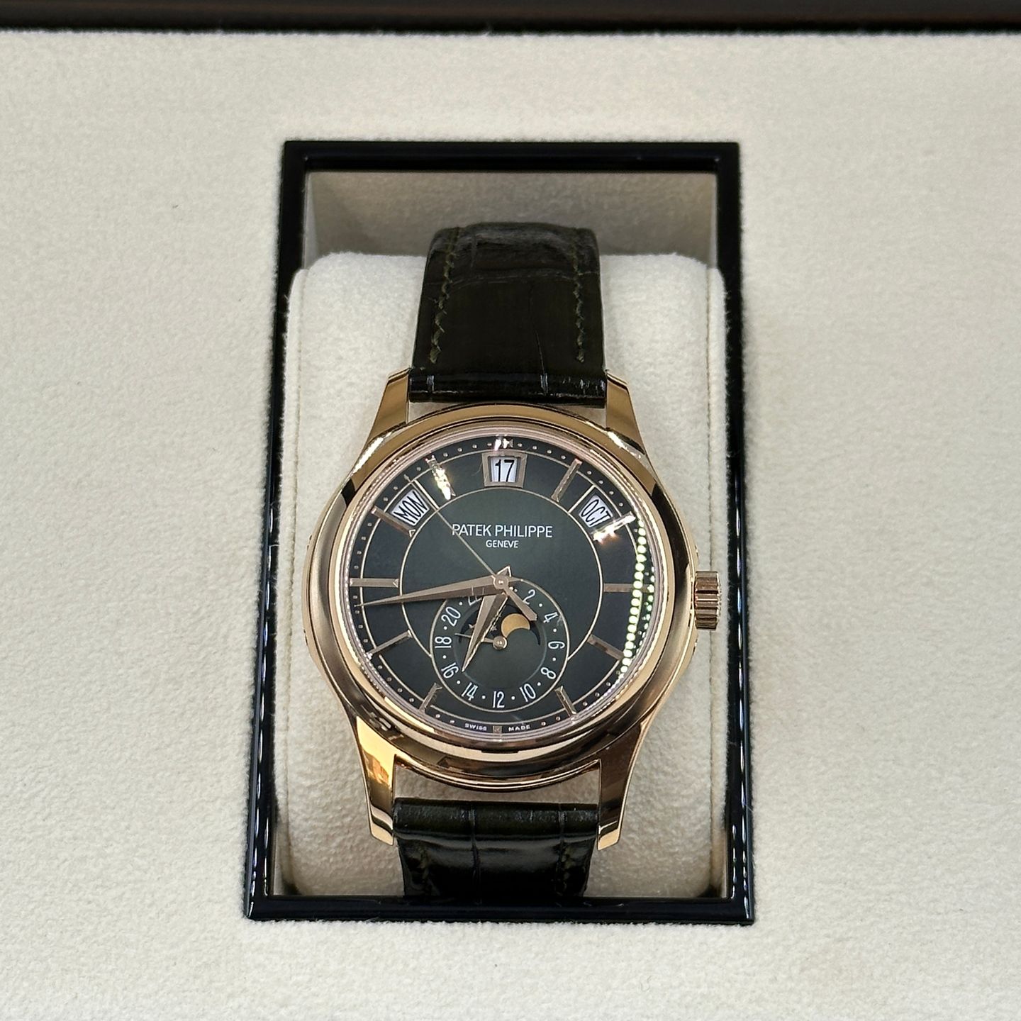 Patek Philippe Annual Calendar 5205R-011 (2023) - Groen wijzerplaat 40mm Roségoud (3/8)