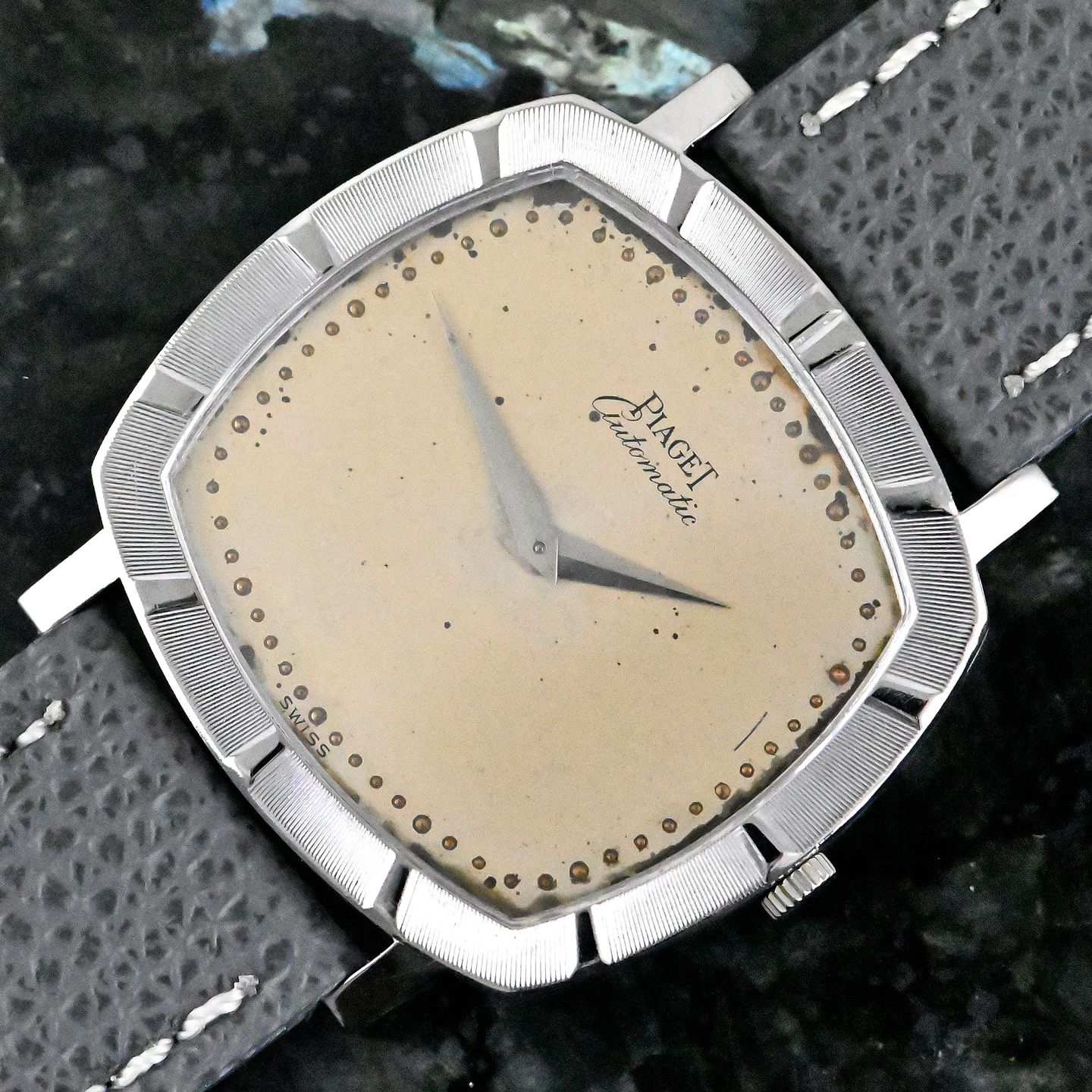 Piaget Vintage 12423 (1970) - Champagne wijzerplaat 32mm Witgoud (1/8)