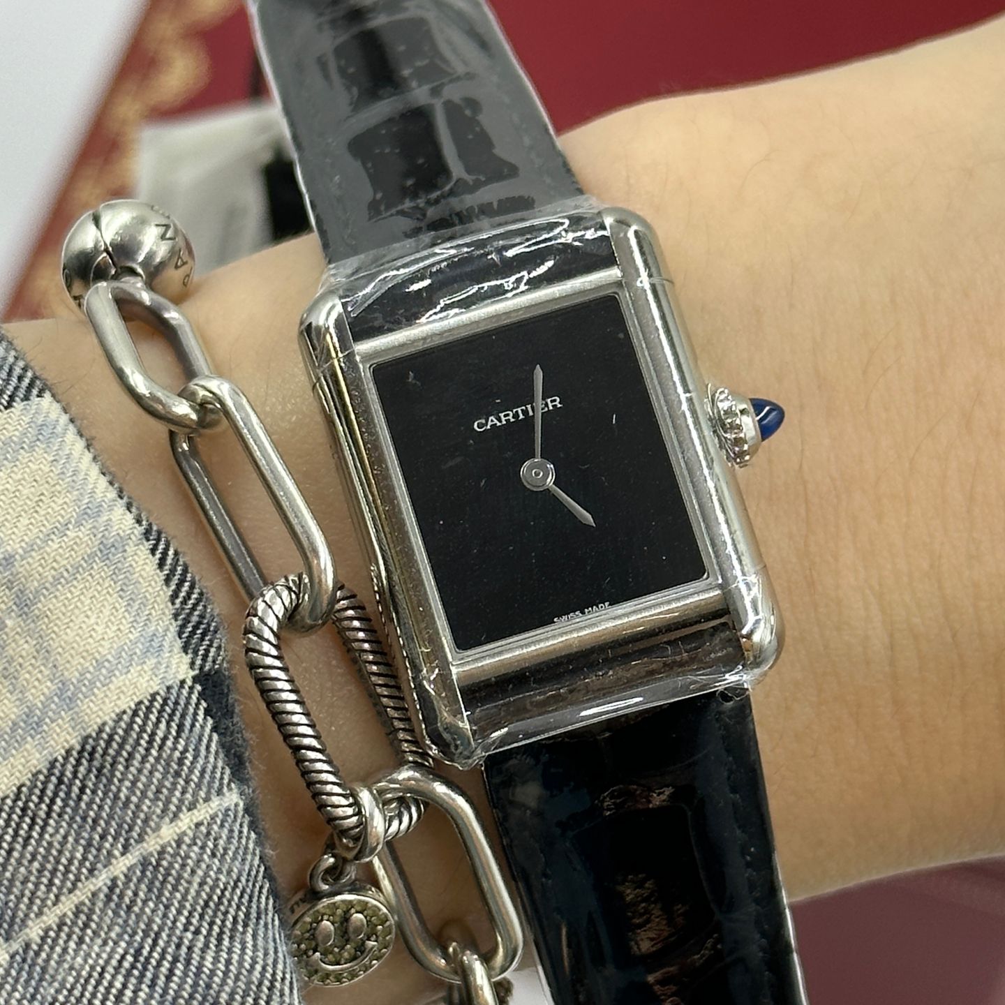 Cartier Tank WSTA0071 (2024) - Zwart wijzerplaat 22mm Staal (8/8)