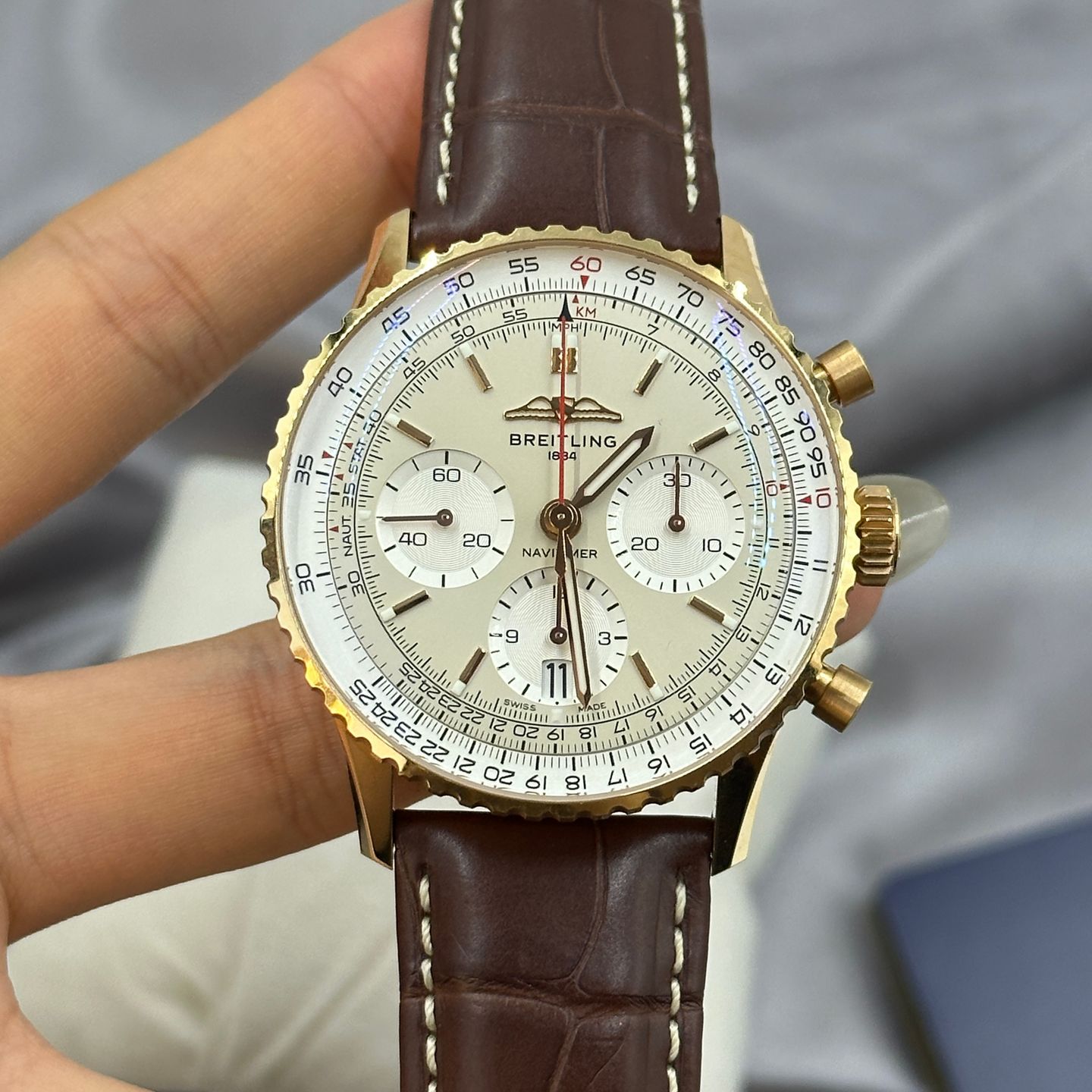 Breitling Navitimer RB0139211G1P1 (2023) - Silver dial 41 mm Red Gold case (5/8)