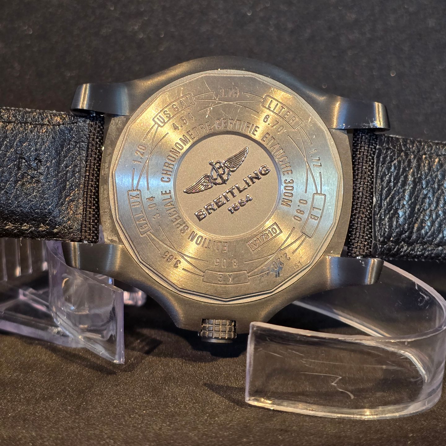 Breitling Avenger Blackbird V1731010/BD12 (Unknown (random serial)) - Black dial 48 mm Titanium case (8/8)