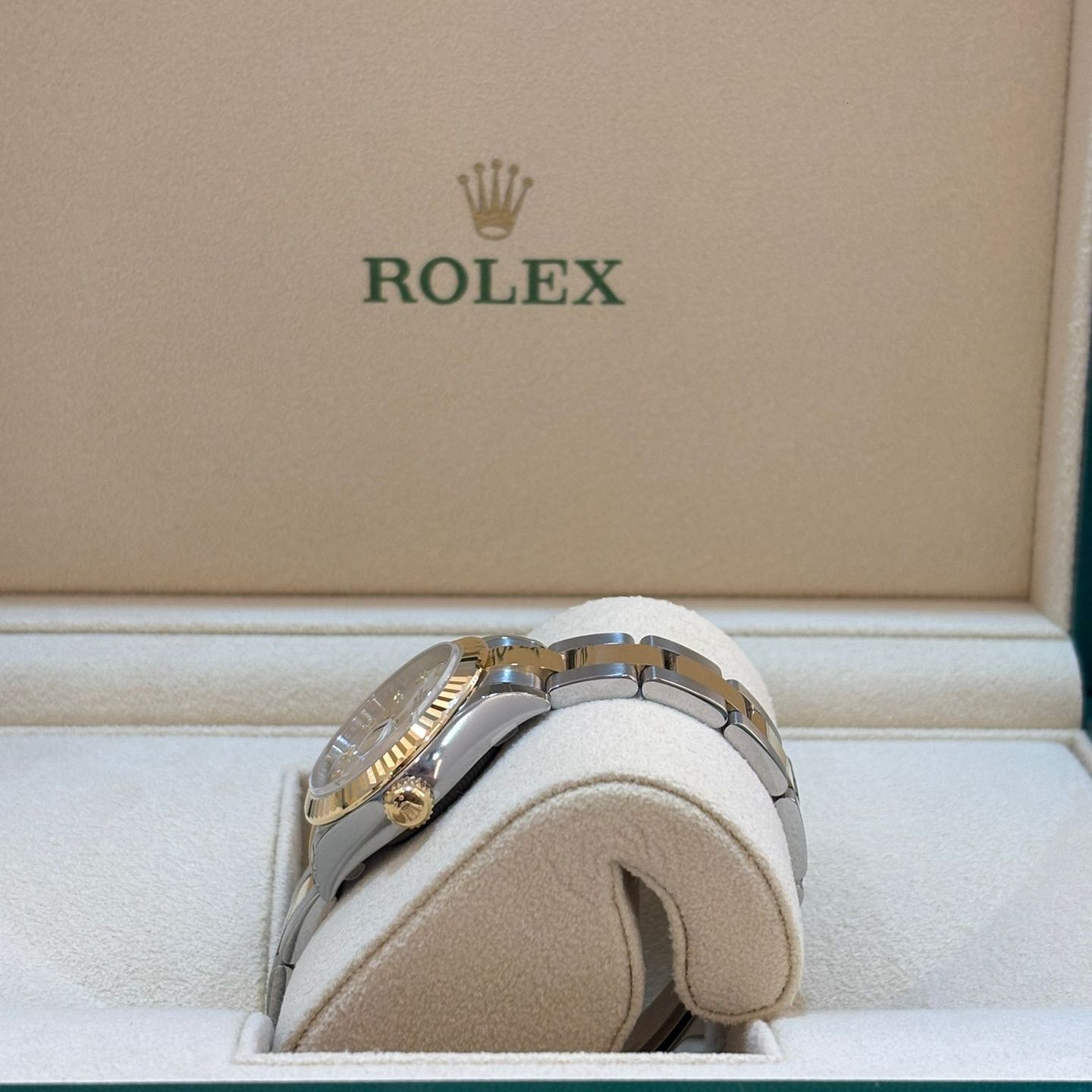 Rolex Lady-Datejust 279173 (2025) - Silver dial 28 mm Gold/Steel case (6/8)