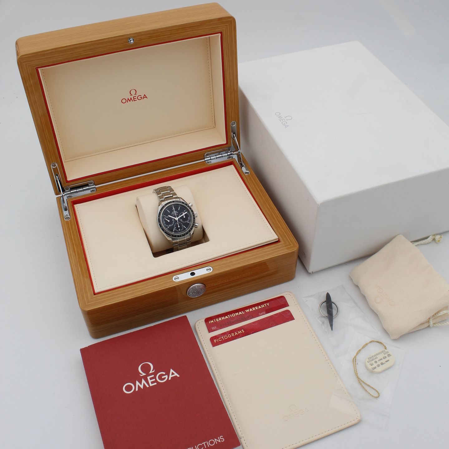 Omega Speedmaster Racing 326.30.40.50.01.001 - (2/8)